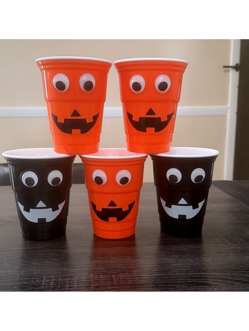 Set of 5 Halloween Plastic Cups with Googly Eyes and Jack-O'-Lantern Faces